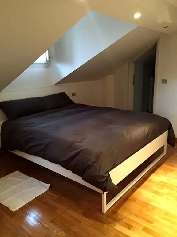 V12 Design Apartments Milano 0*,  Italia