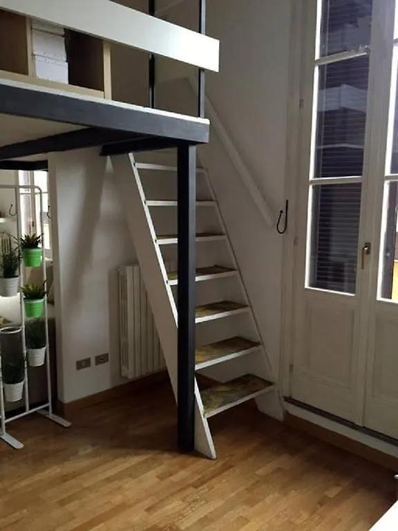 V12 Design Apartments Milano Italia