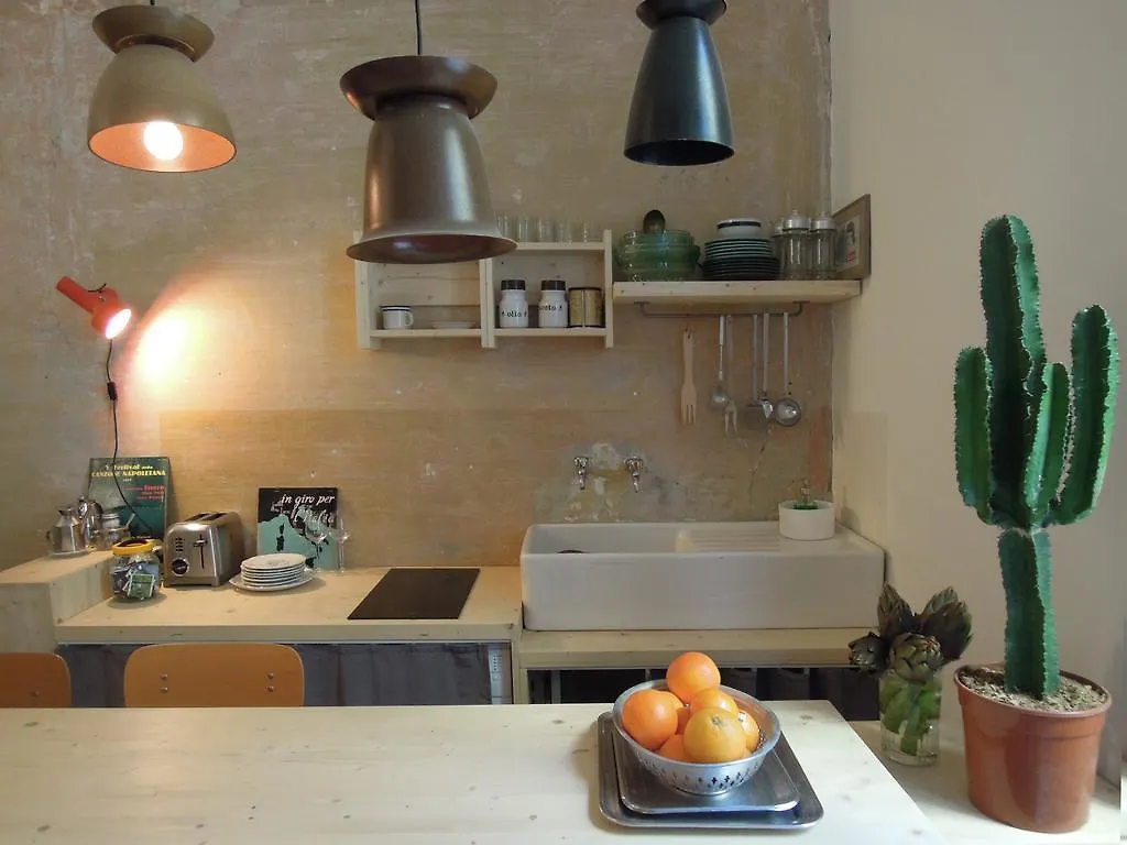 V12 Design Apartments Milano 0*,