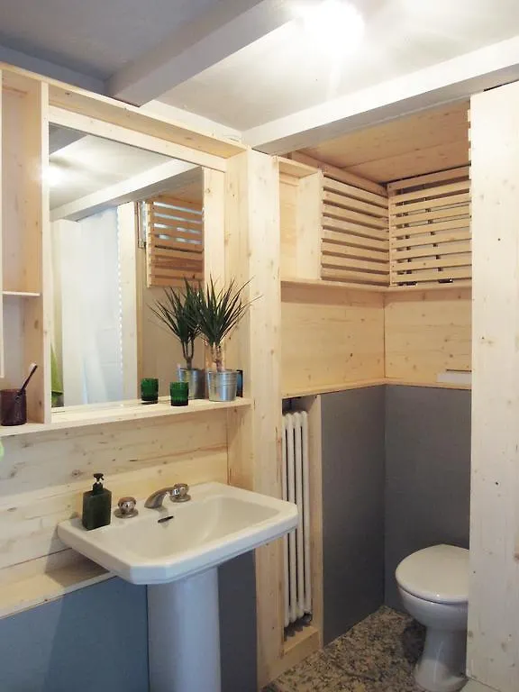V12 Design Apartments Milano Italia